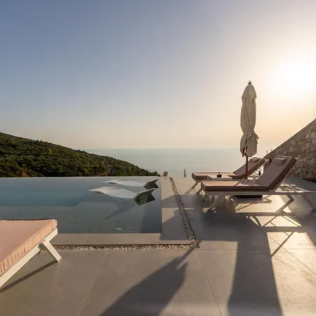 Lulu Lefkada